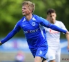 Achttienjarige spits steekt neus aan het venster tijdens oefenwedstrijd bij Racing Genk