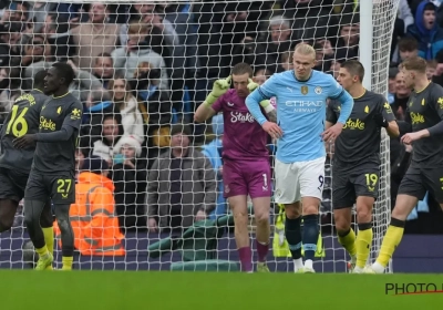 🎥 Tot op de bodem: Doelman haalt geniale trukendoos boven om penalty van Haaland te stoppen