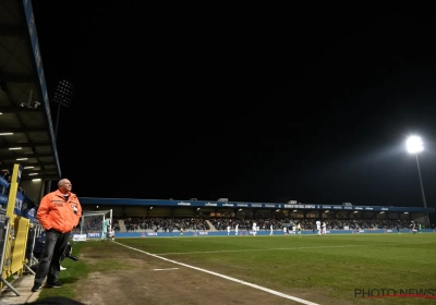 Plots duikt groot probleem op tijdens Dender-KRC Genk: match lange tijd stilgelegd